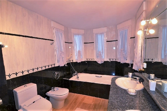 Villa in Altea zu verkaufen, Woongedeelte 688 m², Zustand gepflegt, + Zentralheizung, Klimaanlage, Grondstuk 16250 m², 5 Slaapkamers, 3 Badkamers, Pool, ref.: GB-4617-MJ-14