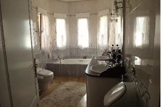 Villa in Altea zu verkaufen, Woongedeelte 688 m², Zustand gepflegt, + Zentralheizung, Klimaanlage, Grondstuk 16250 m², 5 Slaapkamers, 3 Badkamers, Pool, ref.: GB-4617-MJ-15