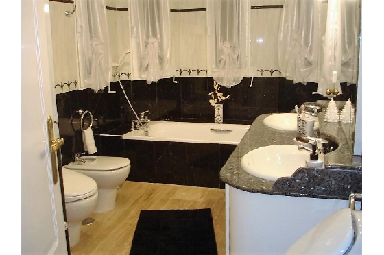 Villa in Altea zu verkaufen, Woongedeelte 688 m², Zustand gepflegt, + Zentralheizung, Klimaanlage, Grondstuk 16250 m², 5 Slaapkamers, 3 Badkamers, Pool, ref.: GB-4617-MJ-16