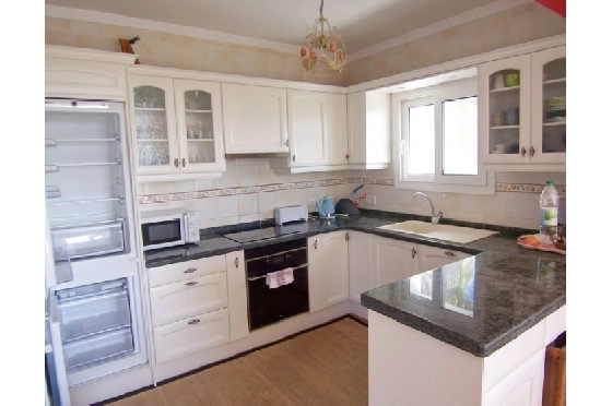 Villa in Moraira(Club Moraira) zu verkaufen, Woongedeelte 220 m², Bouwjaar 2000, + Fussbodenheizung, Klimaanlage, Grondstuk 800 m², 4 Slaapkamers, 3 Badkamers, Pool, ref.: BI-MT.H-523-5