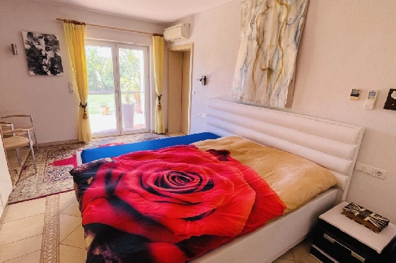 Villa in Tormos zu verkaufen, Woongedeelte 300 m², Bouwjaar 2007, Zustand gepflegt, + Zentralheizung, Klimaanlage, Grondstuk 13000 m², 4 Slaapkamers, 4 Badkamers, Pool, ref.: JS-0724-10