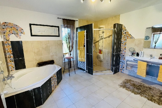 Villa in Tormos zu verkaufen, Woongedeelte 300 m², Bouwjaar 2007, Zustand gepflegt, + Zentralheizung, Klimaanlage, Grondstuk 13000 m², 4 Slaapkamers, 4 Badkamers, Pool, ref.: JS-0724-11
