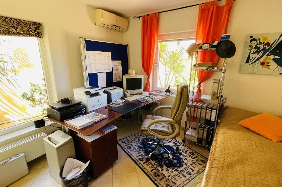 Villa in Tormos zu verkaufen, Woongedeelte 300 m², Bouwjaar 2007, Zustand gepflegt, + Zentralheizung, Klimaanlage, Grondstuk 13000 m², 4 Slaapkamers, 4 Badkamers, Pool, ref.: JS-0724-15