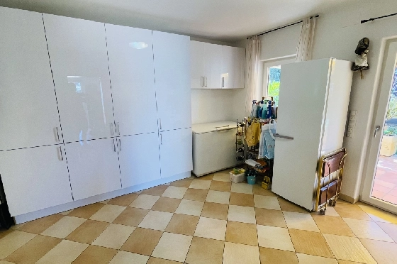 Villa in Tormos zu verkaufen, Woongedeelte 300 m², Bouwjaar 2007, Zustand gepflegt, + Zentralheizung, Klimaanlage, Grondstuk 13000 m², 4 Slaapkamers, 4 Badkamers, Pool, ref.: JS-0724-19