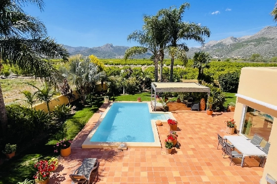 Villa in Tormos zu verkaufen, Woongedeelte 300 m², Bouwjaar 2007, Zustand gepflegt, + Zentralheizung, Klimaanlage, Grondstuk 13000 m², 4 Slaapkamers, 4 Badkamers, Pool, ref.: JS-0724-2