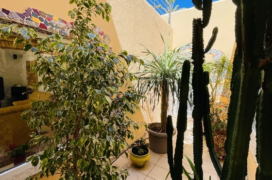 Villa in Tormos zu verkaufen, Woongedeelte 300 m², Bouwjaar 2007, Zustand gepflegt, + Zentralheizung, Klimaanlage, Grondstuk 13000 m², 4 Slaapkamers, 4 Badkamers, Pool, ref.: JS-0724-35