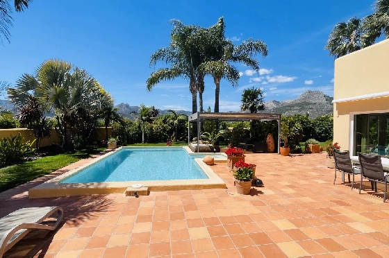 Villa in Tormos zu verkaufen, Woongedeelte 300 m², Bouwjaar 2007, Zustand gepflegt, + Zentralheizung, Klimaanlage, Grondstuk 13000 m², 4 Slaapkamers, 4 Badkamers, Pool, ref.: JS-0724-37