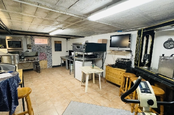 Villa in Tormos zu verkaufen, Woongedeelte 300 m², Bouwjaar 2007, Zustand gepflegt, + Zentralheizung, Klimaanlage, Grondstuk 13000 m², 4 Slaapkamers, 4 Badkamers, Pool, ref.: JS-0724-40