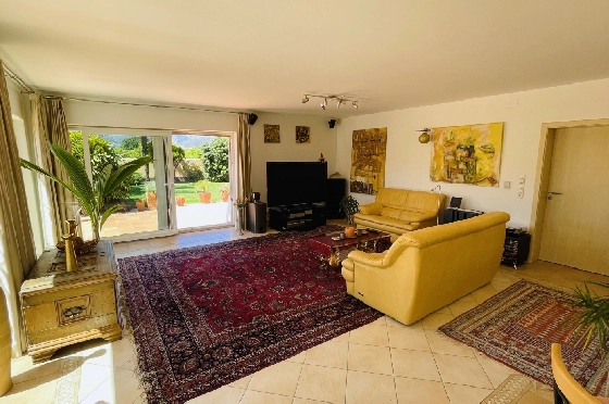 Villa in Tormos zu verkaufen, Woongedeelte 300 m², Bouwjaar 2007, Zustand gepflegt, + Zentralheizung, Klimaanlage, Grondstuk 13000 m², 4 Slaapkamers, 4 Badkamers, Pool, ref.: JS-0724-5