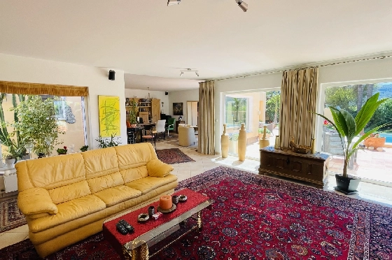 Villa in Tormos zu verkaufen, Woongedeelte 300 m², Bouwjaar 2007, Zustand gepflegt, + Zentralheizung, Klimaanlage, Grondstuk 13000 m², 4 Slaapkamers, 4 Badkamers, Pool, ref.: JS-0724-6