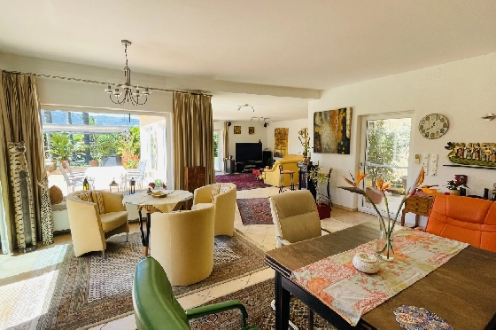 Villa in Tormos zu verkaufen, Woongedeelte 300 m², Bouwjaar 2007, Zustand gepflegt, + Zentralheizung, Klimaanlage, Grondstuk 13000 m², 4 Slaapkamers, 4 Badkamers, Pool, ref.: JS-0724-7