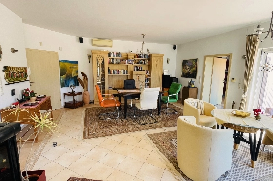 Villa in Tormos zu verkaufen, Woongedeelte 300 m², Bouwjaar 2007, Zustand gepflegt, + Zentralheizung, Klimaanlage, Grondstuk 13000 m², 4 Slaapkamers, 4 Badkamers, Pool, ref.: JS-0724-8
