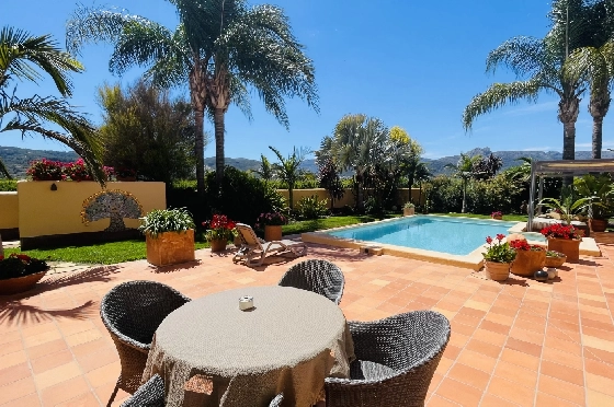 Villa in Tormos zu verkaufen, Woongedeelte 300 m², Bouwjaar 2007, Zustand gepflegt, + Zentralheizung, Klimaanlage, Grondstuk 13000 m², 4 Slaapkamers, 4 Badkamers, Pool, ref.: JS-0724-9