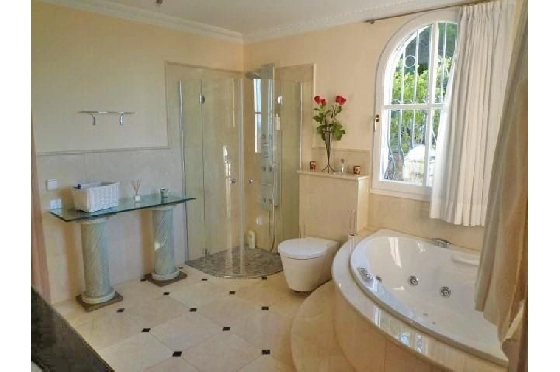 Villa in Denia-La Sella zu verkaufen, Woongedeelte 425 m², Bouwjaar 2006, Zustand neuwertig, + Fussbodenheizung, Klimaanlage, Grondstuk 1300 m², 5 Slaapkamers, 4 Badkamers, Pool, ref.: MJ-0618-22