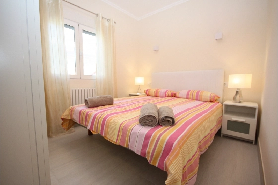 Villa in Els Poblets(Ptda. Barranquets) zur Ferienvermietung, Woongedeelte 114 m², Bouwjaar 1986, Zustand gepflegt, + Zentralheizung, Klimaanlage, Grondstuk 510 m², 3 Slaapkamers, 2 Badkamers, Pool, ref.: T-1118-15