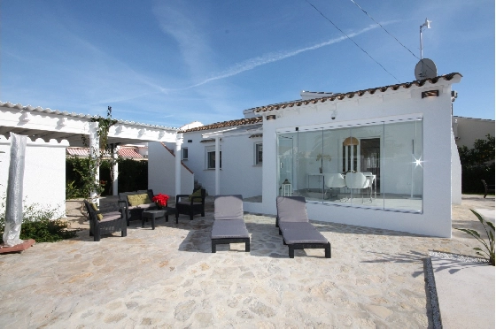 Villa in Els Poblets(Ptda. Barranquets) zur Ferienvermietung, Woongedeelte 114 m², Bouwjaar 1986, Zustand gepflegt, + Zentralheizung, Klimaanlage, Grondstuk 510 m², 3 Slaapkamers, 2 Badkamers, Pool, ref.: T-1118-3