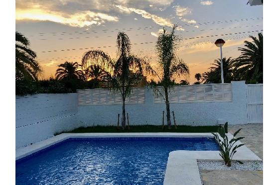 Villa in Els Poblets(Ptda. Barranquets) zur Ferienvermietung, Woongedeelte 114 m², Bouwjaar 1986, Zustand gepflegt, + Zentralheizung, Klimaanlage, Grondstuk 510 m², 3 Slaapkamers, 2 Badkamers, Pool, ref.: T-1118-8