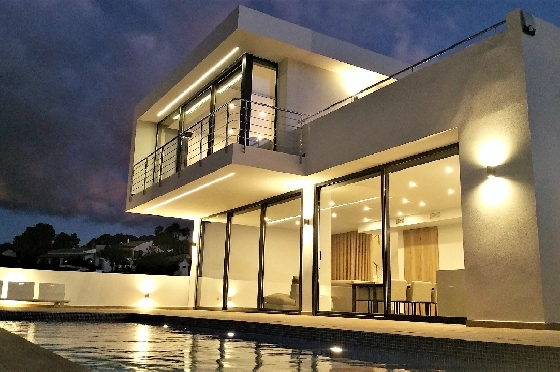 Villa in Moraira(Benimeit) zu verkaufen, Woongedeelte 185 m², Bouwjaar 2020, Klimaanlage, Grondstuk 850 m², 4 Slaapkamers, 3 Badkamers, Pool, ref.: BI-MT.H-742-1