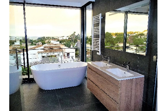 Villa in Moraira(Benimeit) zu verkaufen, Woongedeelte 185 m², Bouwjaar 2020, Klimaanlage, Grondstuk 850 m², 4 Slaapkamers, 3 Badkamers, Pool, ref.: BI-MT.H-742-8