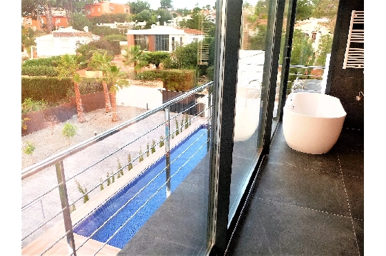 Villa in Moraira(Benimeit) zu verkaufen, Woongedeelte 185 m², Bouwjaar 2020, Klimaanlage, Grondstuk 850 m², 4 Slaapkamers, 3 Badkamers, Pool, ref.: BI-MT.H-742-9