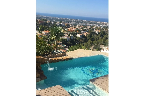 Villa in Denia zu verkaufen, Woongedeelte 240 m², Bouwjaar 2010, Zustand neuwertig, + Zentralheizung, Klimaanlage, Grondstuk 1000 m², 6 Slaapkamers, 3 Badkamers, Pool, ref.: SC-L0920-11