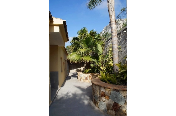 Villa in Denia zu verkaufen, Woongedeelte 240 m², Bouwjaar 2010, Zustand neuwertig, + Zentralheizung, Klimaanlage, Grondstuk 1000 m², 6 Slaapkamers, 3 Badkamers, Pool, ref.: SC-L0920-14