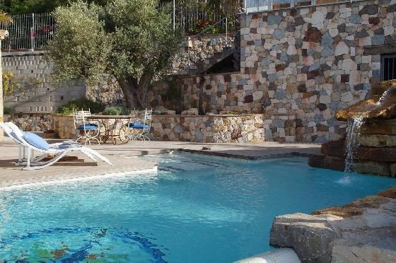 Villa in Denia zu verkaufen, Woongedeelte 240 m², Bouwjaar 2010, Zustand neuwertig, + Zentralheizung, Klimaanlage, Grondstuk 1000 m², 6 Slaapkamers, 3 Badkamers, Pool, ref.: SC-L0920-15