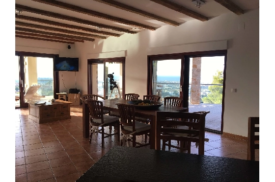 Villa in Denia zu verkaufen, Woongedeelte 240 m², Bouwjaar 2010, Zustand neuwertig, + Zentralheizung, Klimaanlage, Grondstuk 1000 m², 6 Slaapkamers, 3 Badkamers, Pool, ref.: SC-L0920-21