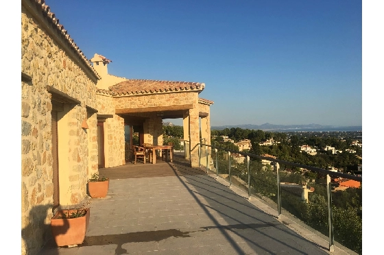 Villa in Denia zu verkaufen, Woongedeelte 240 m², Bouwjaar 2010, Zustand neuwertig, + Zentralheizung, Klimaanlage, Grondstuk 1000 m², 6 Slaapkamers, 3 Badkamers, Pool, ref.: SC-L0920-3