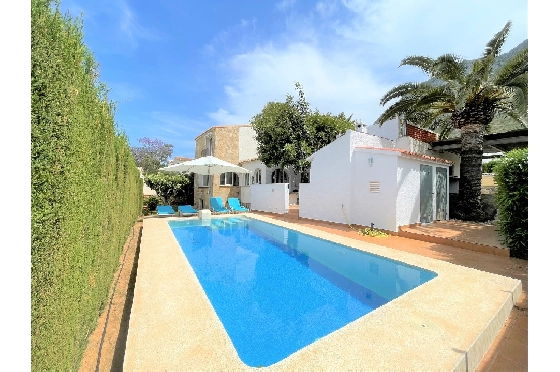 Villa in Denia zur Ferienvermietung, Woongedeelte 117 m², Bouwjaar 1974, Zustand gepflegt, + Zentralheizung, Klimaanlage, Grondstuk 680 m², 3 Slaapkamers, 2 Badkamers, Pool, ref.: T-0615-1