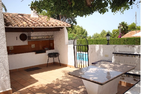 Villa in Denia zur Ferienvermietung, Woongedeelte 117 m², Bouwjaar 1974, Zustand gepflegt, + Zentralheizung, Klimaanlage, Grondstuk 680 m², 3 Slaapkamers, 2 Badkamers, Pool, ref.: T-0615-4