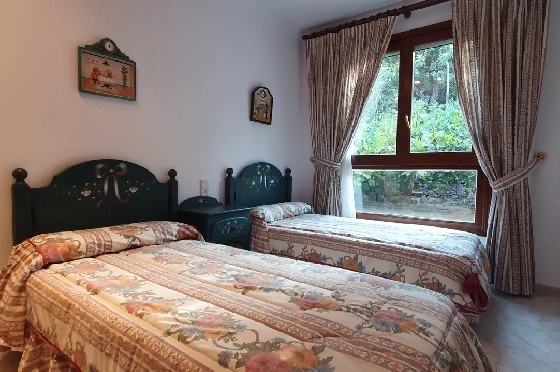 Herrenhaus in Oliva zu verkaufen, Woongedeelte 210 m², Bouwjaar 1995, Zustand gepflegt, + Ofen, Grondstuk 849 m², 4 Slaapkamers, 3 Badkamers, Pool, ref.: RA-0921-12