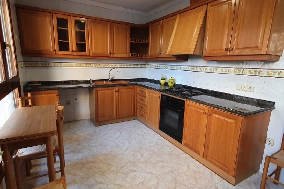 Herrenhaus in Oliva zu verkaufen, Woongedeelte 210 m², Bouwjaar 1995, Zustand gepflegt, + Ofen, Grondstuk 849 m², 4 Slaapkamers, 3 Badkamers, Pool, ref.: RA-0921-14