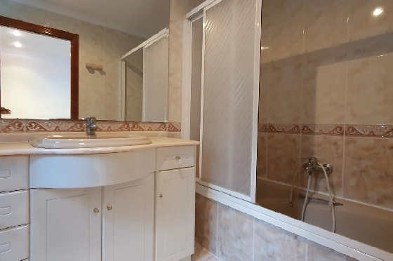 Herrenhaus in Oliva zu verkaufen, Woongedeelte 210 m², Bouwjaar 1995, Zustand gepflegt, + Ofen, Grondstuk 849 m², 4 Slaapkamers, 3 Badkamers, Pool, ref.: RA-0921-15