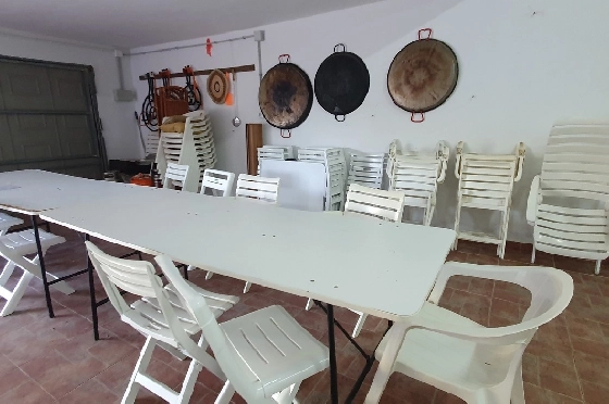 Herrenhaus in Oliva zu verkaufen, Woongedeelte 210 m², Bouwjaar 1995, Zustand gepflegt, + Ofen, Grondstuk 849 m², 4 Slaapkamers, 3 Badkamers, Pool, ref.: RA-0921-20