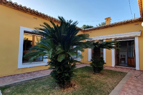 Herrenhaus in Oliva zu verkaufen, Woongedeelte 210 m², Bouwjaar 1995, Zustand gepflegt, + Ofen, Grondstuk 849 m², 4 Slaapkamers, 3 Badkamers, Pool, ref.: RA-0921-6