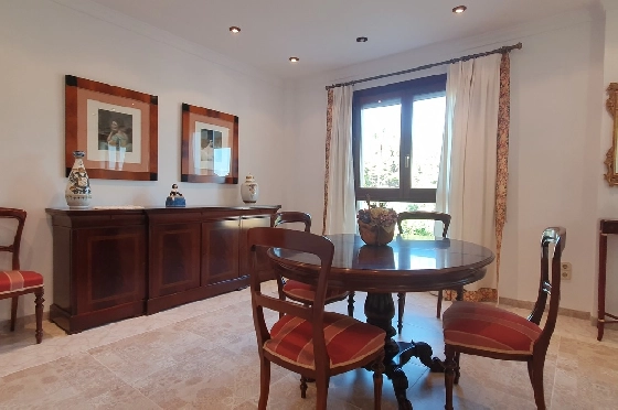 Herrenhaus in Oliva zu verkaufen, Woongedeelte 210 m², Bouwjaar 1995, Zustand gepflegt, + Ofen, Grondstuk 849 m², 4 Slaapkamers, 3 Badkamers, Pool, ref.: RA-0921-7
