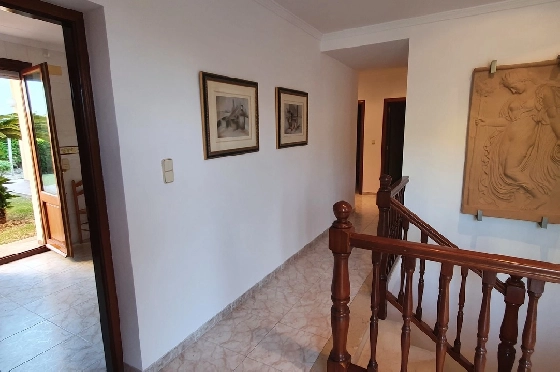 Herrenhaus in Oliva zu verkaufen, Woongedeelte 210 m², Bouwjaar 1995, Zustand gepflegt, + Ofen, Grondstuk 849 m², 4 Slaapkamers, 3 Badkamers, Pool, ref.: RA-0921-9