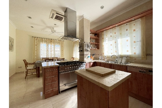 Villa in Javea zu verkaufen, Woongedeelte 468 m², Klimaanlage, Grondstuk 2012 m², 4 Slaapkamers, 4 Badkamers, Pool, ref.: BS-3974722-11