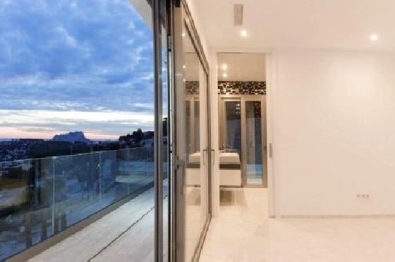 Villa in Moraira zu verkaufen, Woongedeelte 470 m², Klimaanlage, Grondstuk 836 m², 5 Slaapkamers, 4 Badkamers, Pool, ref.: BS-3974695-24