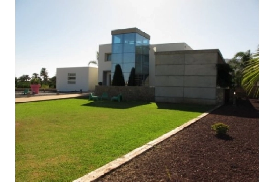 Villa in Denia zu verkaufen, Woongedeelte 544 m², Klimaanlage, Grondstuk 10500 m², 4 Slaapkamers, 3 Badkamers, Pool, ref.: BS-3974691-1