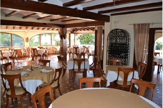 Investition in Moraira zu verkaufen, 18 Slaapkamers, 20 Badkamers, Pool, ref.: BS-3974656-24