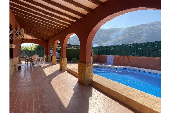 Finca in Pedreguer(Campo) zu verkaufen, Woongedeelte 150 m², Bouwjaar 1980, Zustand gepflegt, Klimaanlage, Grondstuk 700 m², 4 Slaapkamers, 2 Badkamers, Pool, ref.: GC-0322-20