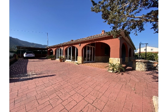 Finca in Pedreguer(Campo) zu verkaufen, Woongedeelte 150 m², Bouwjaar 1980, Zustand gepflegt, Klimaanlage, Grondstuk 700 m², 4 Slaapkamers, 2 Badkamers, Pool, ref.: GC-0322-21