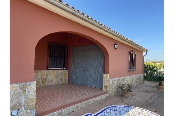 Finca in Pedreguer(Campo) zu verkaufen, Woongedeelte 150 m², Bouwjaar 1980, Zustand gepflegt, Klimaanlage, Grondstuk 700 m², 4 Slaapkamers, 2 Badkamers, Pool, ref.: GC-0322-23