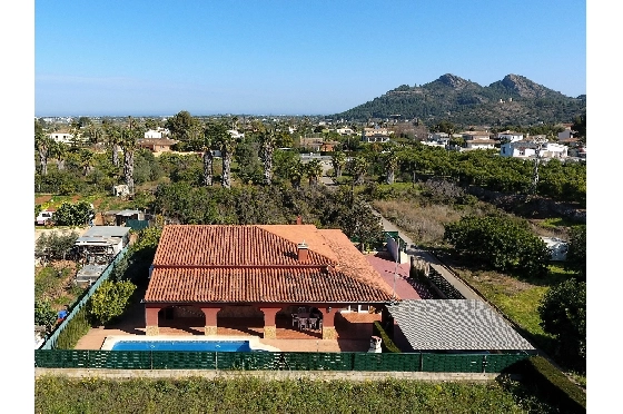 Finca in Pedreguer(Campo) zu verkaufen, Woongedeelte 150 m², Bouwjaar 1980, Zustand gepflegt, Klimaanlage, Grondstuk 700 m², 4 Slaapkamers, 2 Badkamers, Pool, ref.: GC-0322-24