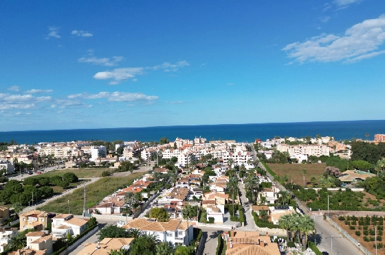 Reihenhaus in Denia(Las Marinas) zur Ferienvermietung, Woongedeelte 98 m², Bouwjaar 2001, Zustand gepflegt, + KLIMA, Klimaanlage, 2 Slaapkamers, 2 Badkamers, Pool, ref.: T-0222-28