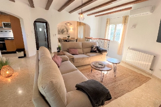 Villa in Denia(Montgo) zur Ferienvermietung, Woongedeelte 220 m², Bouwjaar 1997, Zustand gepflegt, + Zentralheizung, Klimaanlage, Grondstuk 915 m², 3 Slaapkamers, 3 Badkamers, Pool, ref.: T-0422-13