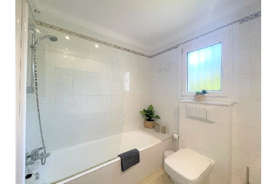 Villa in Denia(Montgo) zur Ferienvermietung, Woongedeelte 220 m², Bouwjaar 1997, Zustand gepflegt, + Zentralheizung, Klimaanlage, Grondstuk 915 m², 3 Slaapkamers, 3 Badkamers, Pool, ref.: T-0422-19