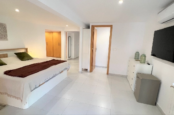 Villa in Denia(Montgo) zur Ferienvermietung, Woongedeelte 220 m², Bouwjaar 1997, Zustand gepflegt, + Zentralheizung, Klimaanlage, Grondstuk 915 m², 3 Slaapkamers, 3 Badkamers, Pool, ref.: T-0422-23